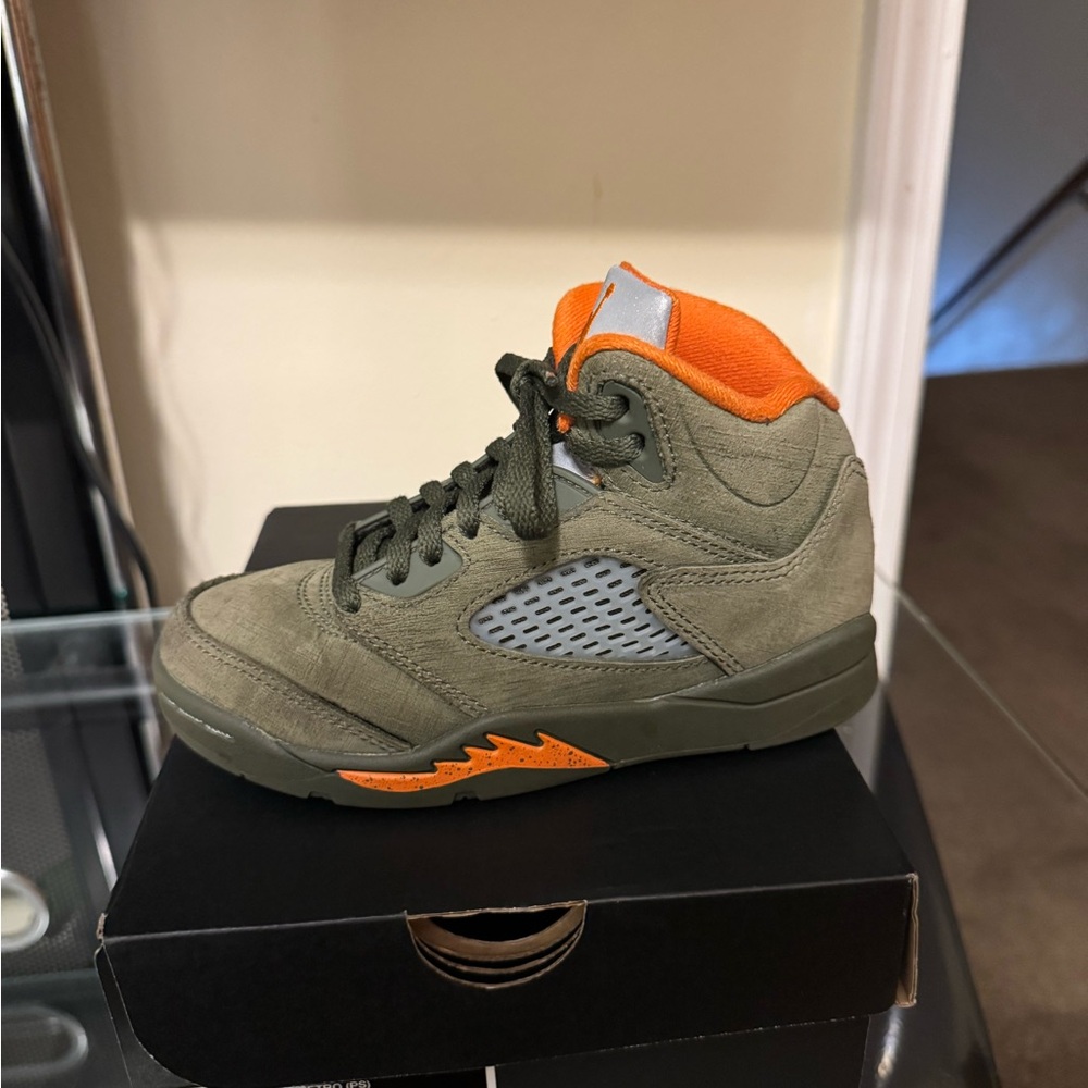 Jordan Kids Sneakers in Olive and Orange